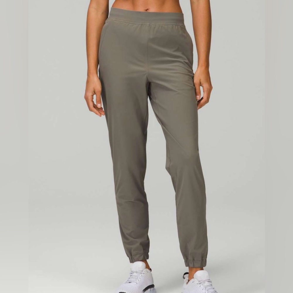 Lululemon Adapted State Jogger Size 4 NWOT